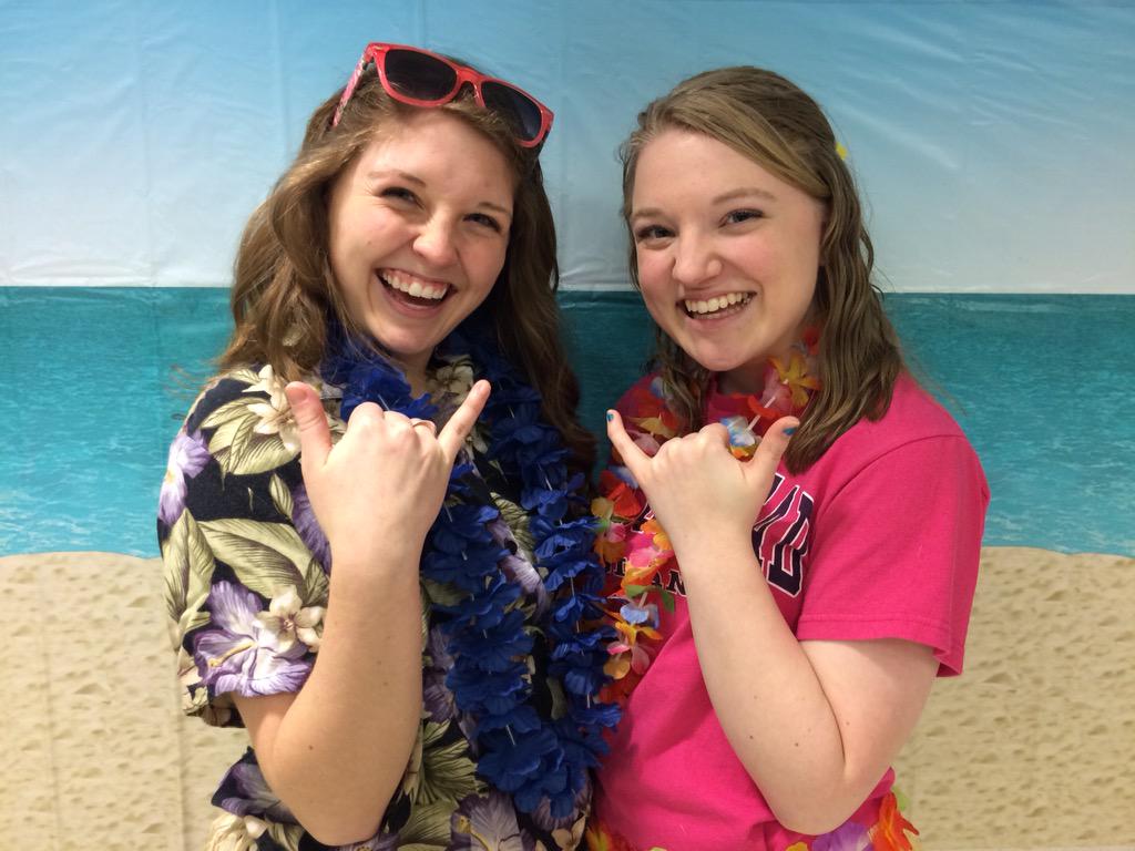 AWHSYL's tweet photo. T-minus 45 minutes until HAWAIIAN CLUB!! Be here, senior commons at 8! 🌸🌺 #aloha #AWYL http://t.co/Lc1vEAIurB