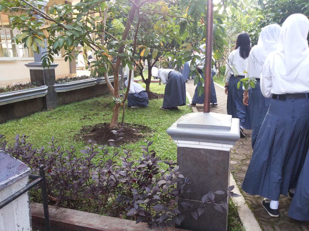 #GerakanPungutSampah tweet media