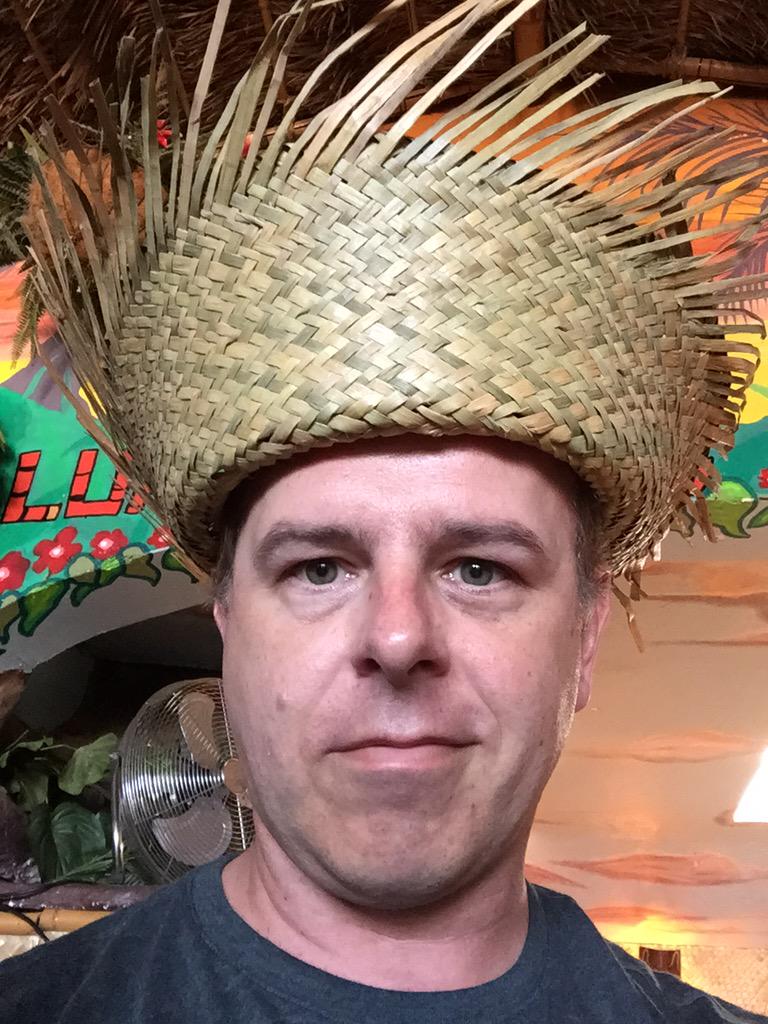 cirquelar's tweet photo. Because Catalina... #LuauLarrys #WikiWacker http://t.co/oKIdaAk6Dl