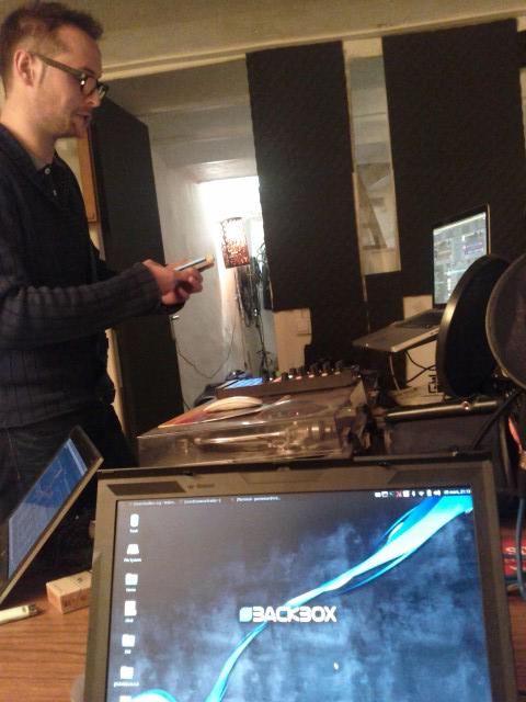 NetMajstor's tweet image. #BackBoxLinux take care about radio station servers and dj about music