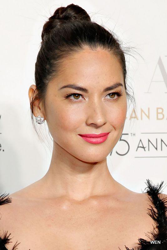 WorldEnow's tweet photo. Olivia Munn is a hot black swan at the ABT Gala http://t.co/pPpXGQ1JOJ http://t.co/6kqrJD9N8n