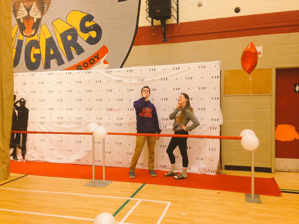 kelseystanley2's tweet photo. So pumped for the dance tonight! Fill the gym ✌️#hollywood http://t.co/WNdih6kRcO