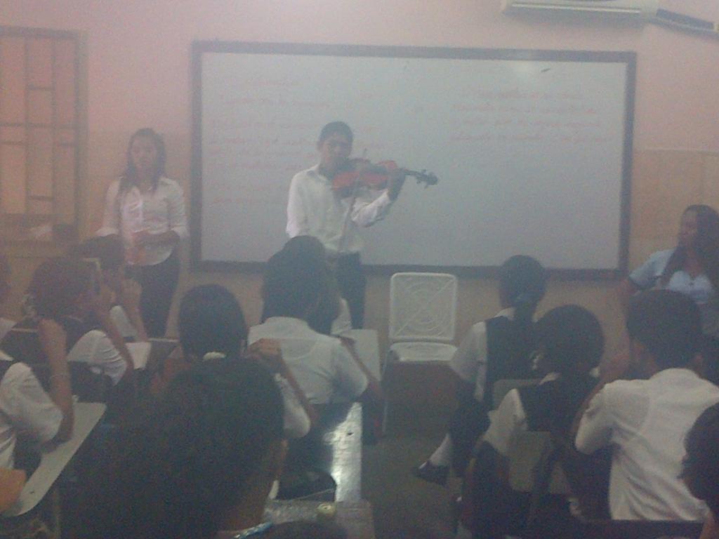 NucleoCalabozoR's tweet photo. Solista de viola 
CASA HOGAR ARTURO CELESTINO ÁLVAREZ 
6TO B
#elsistemacumple40 
@SistemaGuarico @elsistema http://t.co/PwyOB7ZfAT