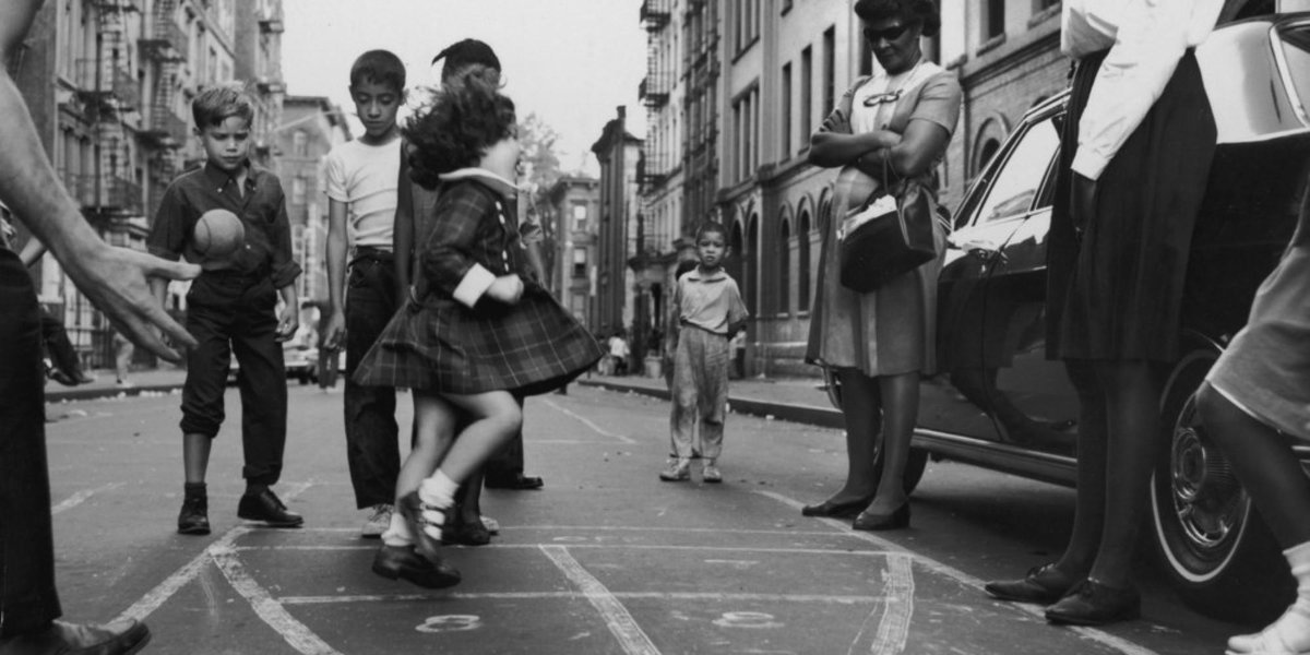 ElHuffPost's tweet photo. ¿Qué hacían los niños cuando no existían los móviles, ni internet, ni las apps? ESTO http://t.co/iRjVosaIVt http://t.co/AjYlIepMtK