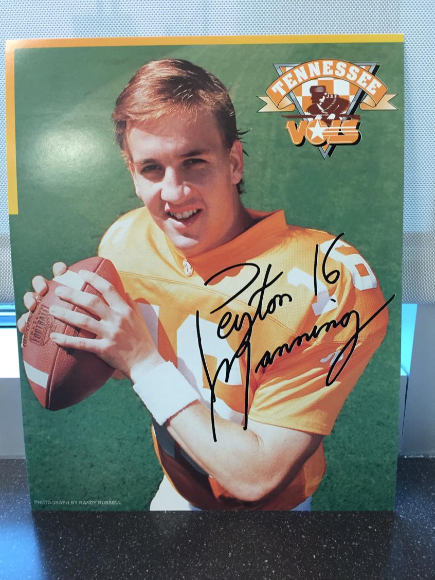 Vol_Football's tweet photo. In honor of #VFLPeyton's return to #Vols 18 years ago, we will randomly give 3 of these cards when we get 1000 RT http://t.co/LHSZ9ckkCR