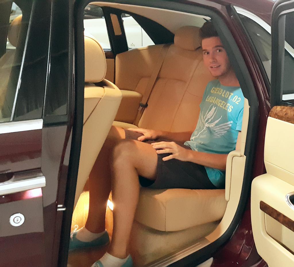 arnonel21's tweet photo. Why settle for anything less than the best #RollsRoyce all the way. @RollsRoyceSA http://t.co/HjZXQvskQi