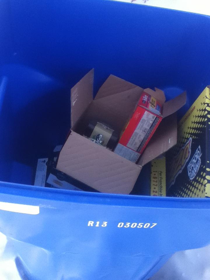 colbythom2002's tweet photo. @argyleschoolSK #25acts  use blue bin http://t.co/BzxHDiApIv