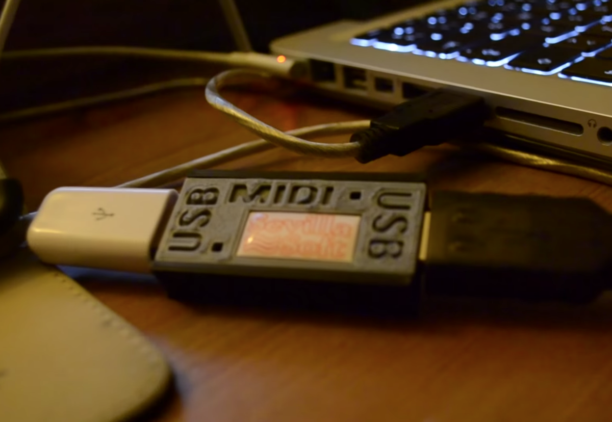 hispasonic's tweet photo. Probamos el dispositivo MIDI USB-USB de Sevilla Soft: http://t.co/xkWvVf8WJy http://t.co/21oa1ljTeD