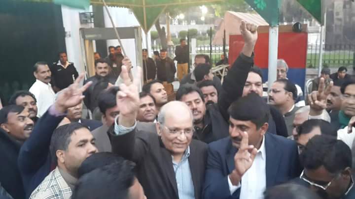 KhurramBhatti01's tweet photo. شیر شیر شیر تک واری فیر
دیکھو دیکھو کون آیا شیر آیا شیر آیا
@Mushahidullah
سر بہت بہت مبارک ھو
#Senate4PMLN http://t.co/ISgo8d4GSp