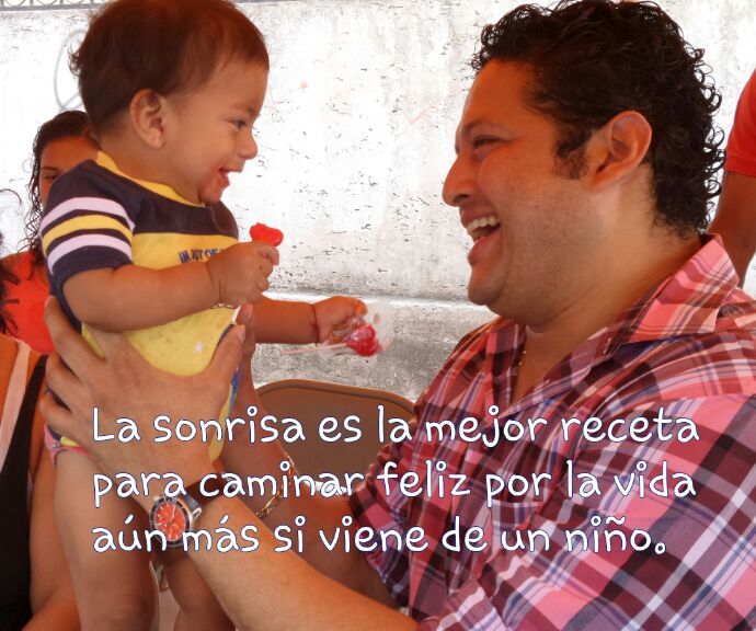 AlexLunaLopez's tweet photo. La sonrisa de los niños, es la gran moivacion de los padres. @conejovp @laurittavazquez @karynitalfaro http://t.co/itgTzCfjAy