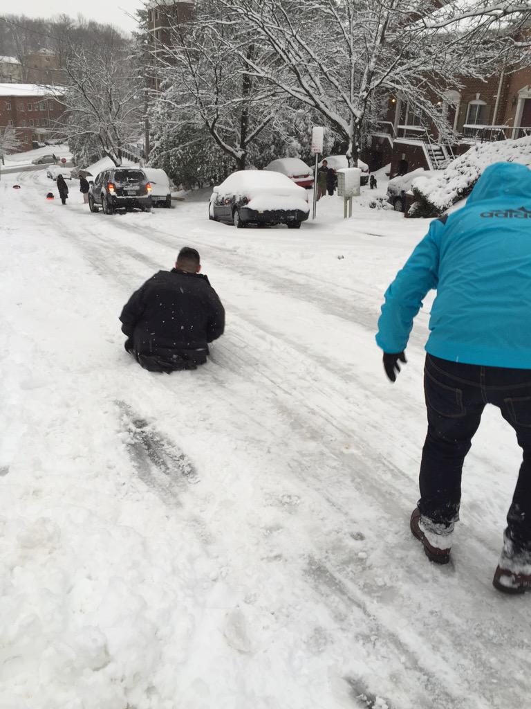 There's no sledding controversy here in #ArlingtonVa! Thanks for letting us try out the sled! #ArlWX