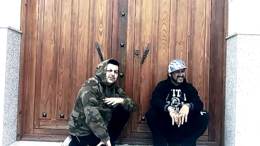 SapeMcAkogida's tweet photo. LITOS Y SAPE -VIDEOCLIP 2015 ULTIMOS COMPASES 
http://t.co/2N4sKYIK9v http://t.co/C3eXYj71bY