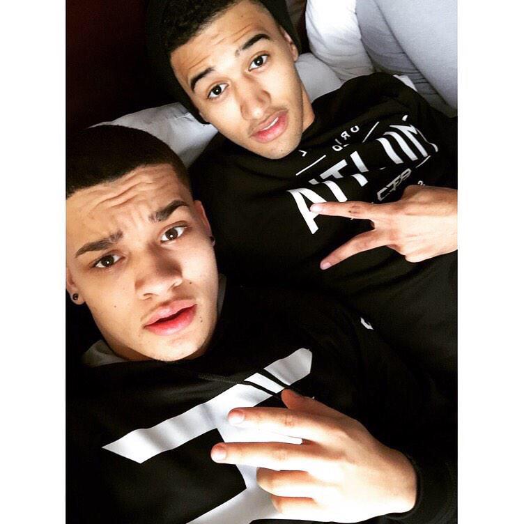 aRGxwd's tweet photo. @FaZe_StuDy @FaZeProoFy teo of the best players in the game right here FaZe Lightskin😂 http://t.co/GHtrji2FWl