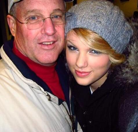 thebabyswiftie's tweet image. Happy birthday Papa Swift! #SwiftUp @taylorswift13
