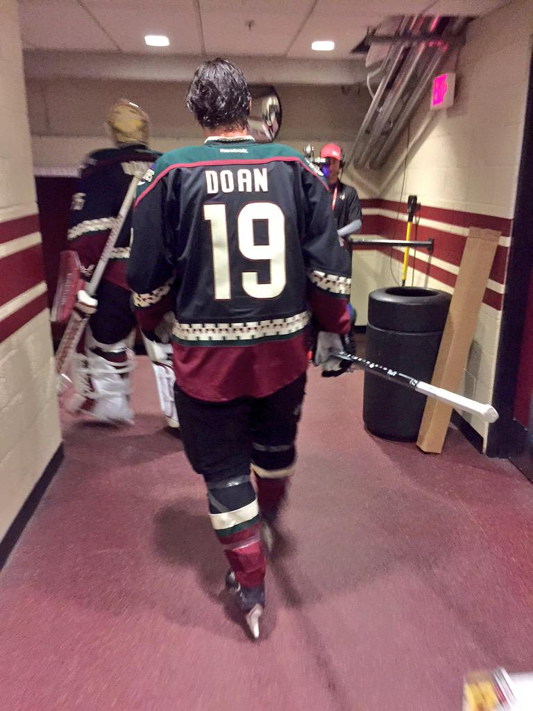 ArizonaCoyotes's tweet photo. 19 years later one thing remains the same: 19

Thank you Captain! #ThrowbackInBlack http://t.co/L6nzv5NvcS