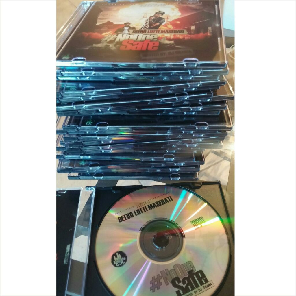 Lotti_Maserati's tweet image. Got them #NoOneSafe  hard copies on Deck! come to the Mixtape Release Party on Saturday @ Pink Rhino Grap you one. #P