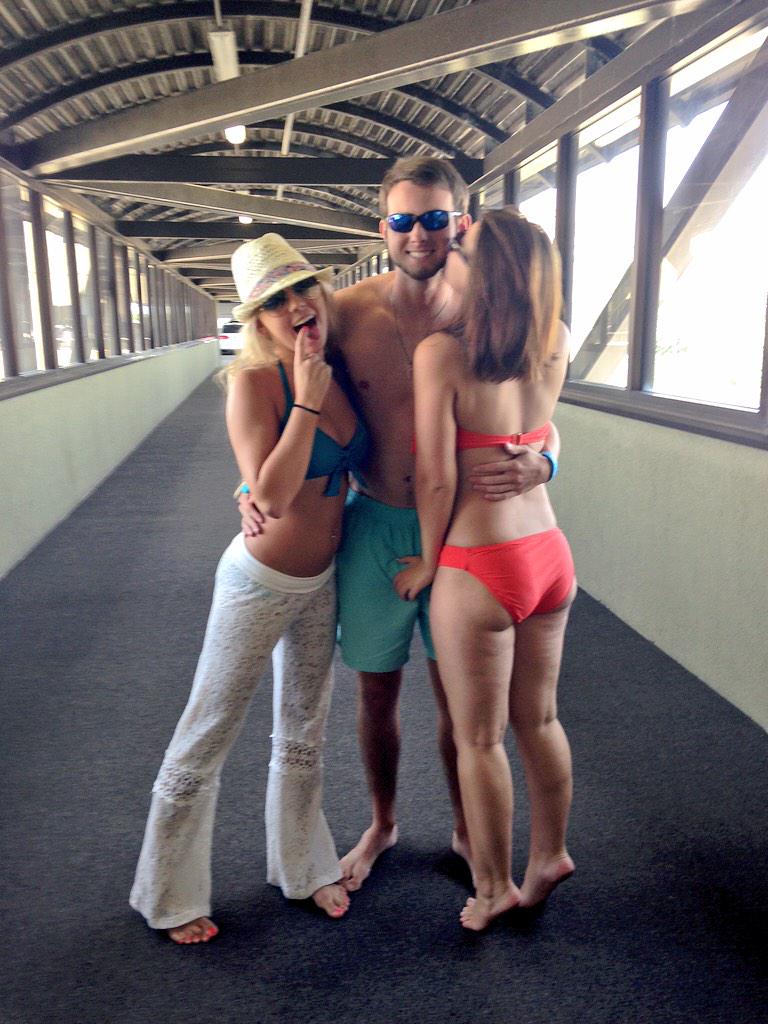 kirstenredding's tweet image. Happppppy 1 year to my favorites!! Glad you two are so happy💕💕 #handplacement