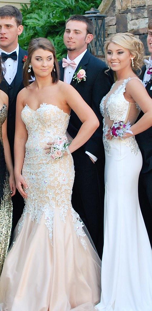 kirstenredding's tweet image. Happppppy 1 year to my favorites!! Glad you two are so happy💕💕 #handplacement