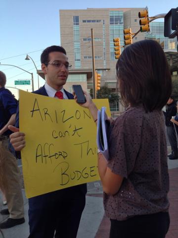 P2Hannley's tweet image. Media, families &amp;amp; college students protest @dougducey &amp;amp; short-sighted #education cuts. #bad4az  #thisbudgetsucks