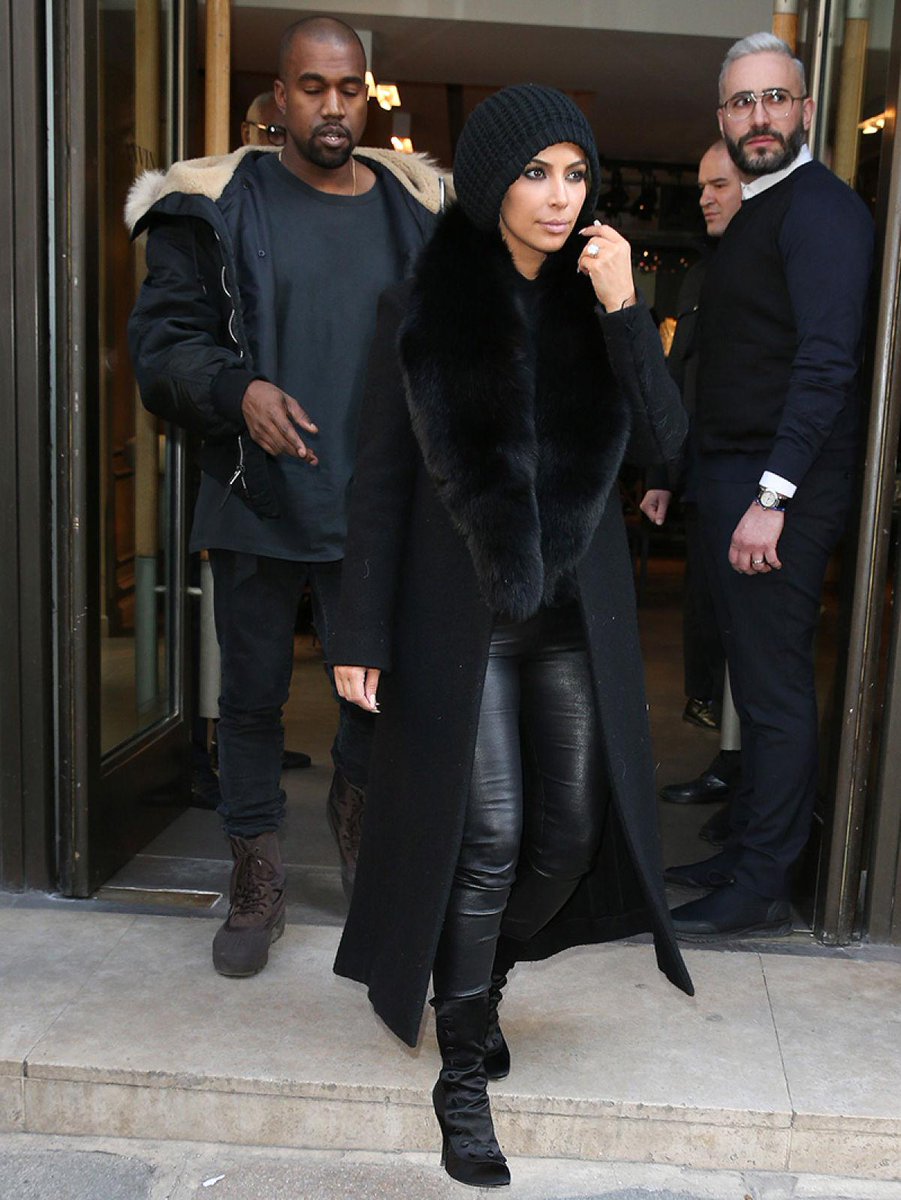 OutWestGOAT's tweet photo. Kim Kardashian Dye's Her Hair Blonde FOR REAL This Time http://t.co/mD7NCBYwZn http://t.co/hswMk43OWl