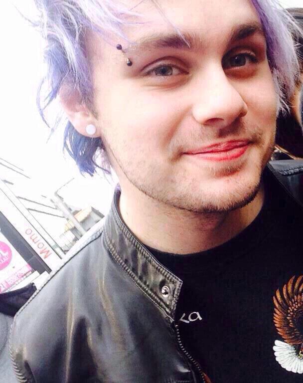 attackcntitcn's tweet image. whimpers