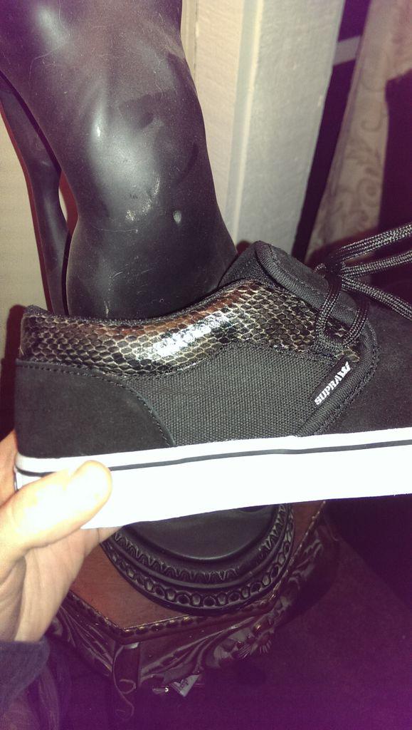 KidClete's tweet photo. Snake skin ballin http://t.co/nOosa651hs