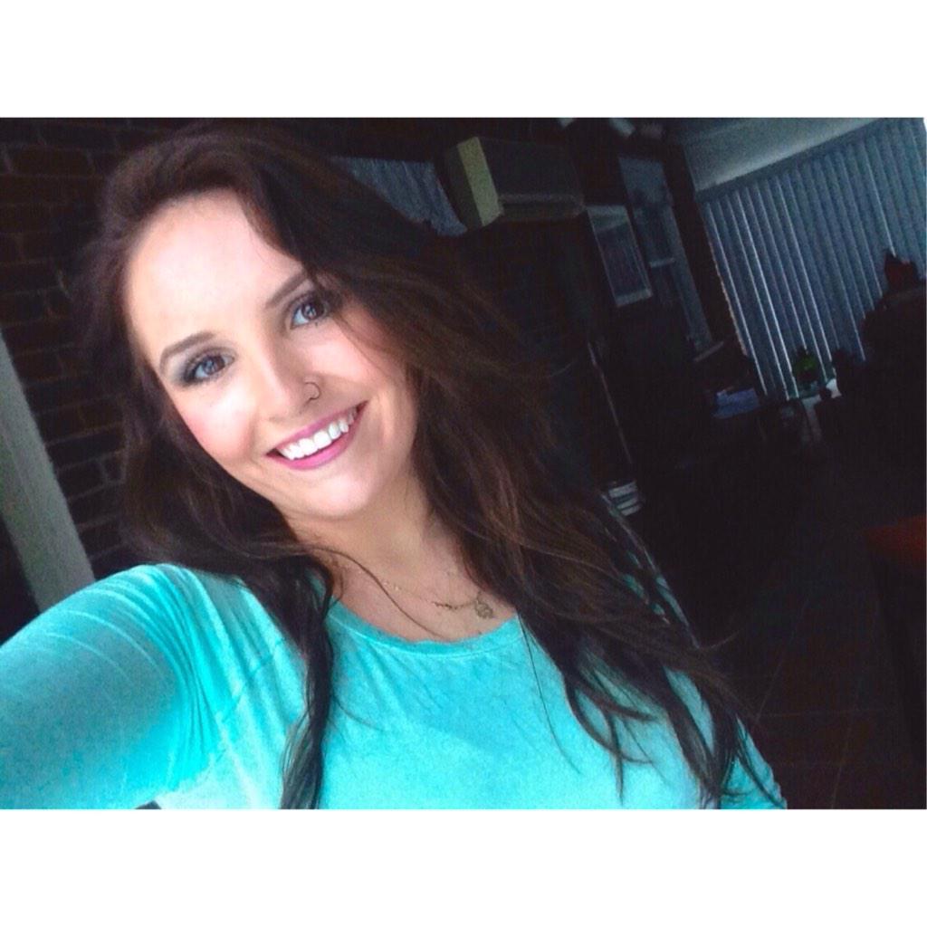 maggiie_cook's tweet image. Snowww dayzz #replychug