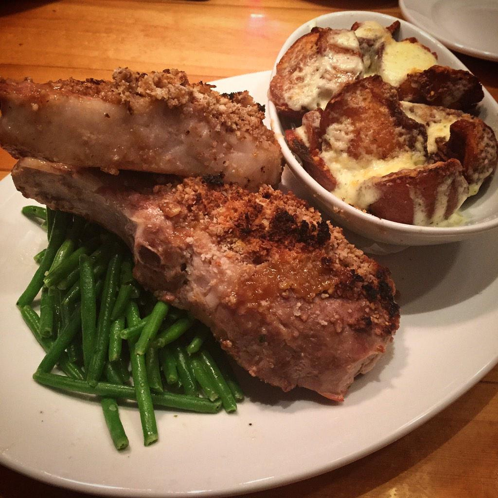 FrankieFaded's tweet photo. Late night candied pork chops. No matter how many angles I tried, the pic does not do this dish justice. #MegaChops http://t.co/RsiaUohat7