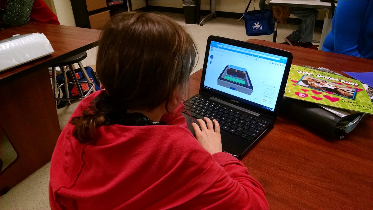 dteuber's tweet image. Students in Mr. Walker&apos;s class at Longleaf Middle use Tinkercad for graphic design @AwalkerLMS #lmsleap #richlandtwo