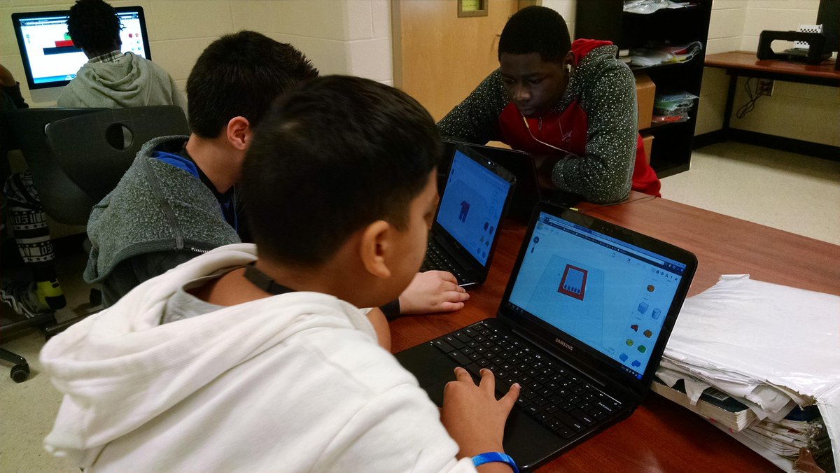 dteuber's tweet image. Students in Mr. Walker&apos;s class at Longleaf Middle use Tinkercad for graphic design @AwalkerLMS #lmsleap #richlandtwo