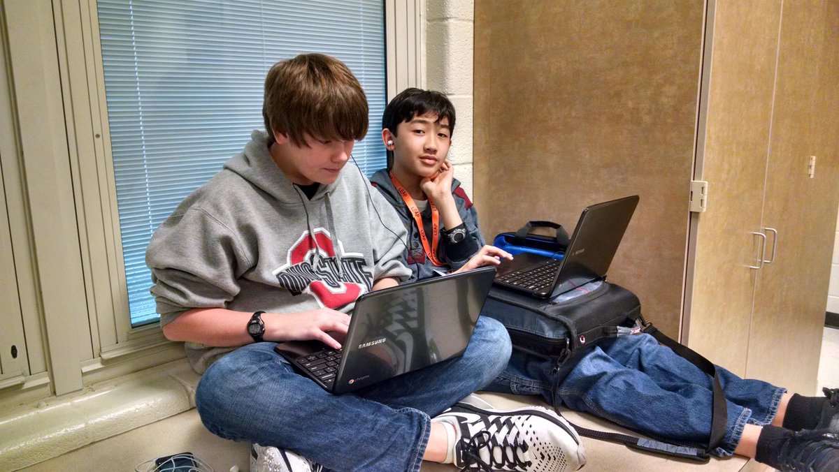 dteuber's tweet image. Students in Mr. Walker&apos;s class at Longleaf Middle use Tinkercad for graphic design @AwalkerLMS #lmsleap #richlandtwo