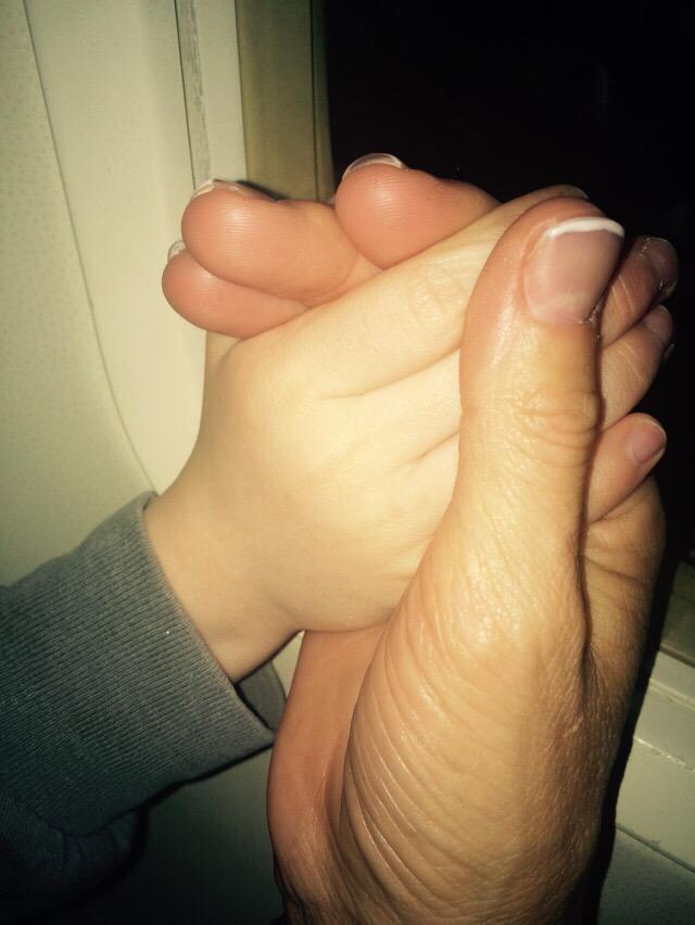 AVEDAjayandrews's tweet photo. Still got her aunt Connie two hours later #couldeather http://t.co/H7fdQLw8hW