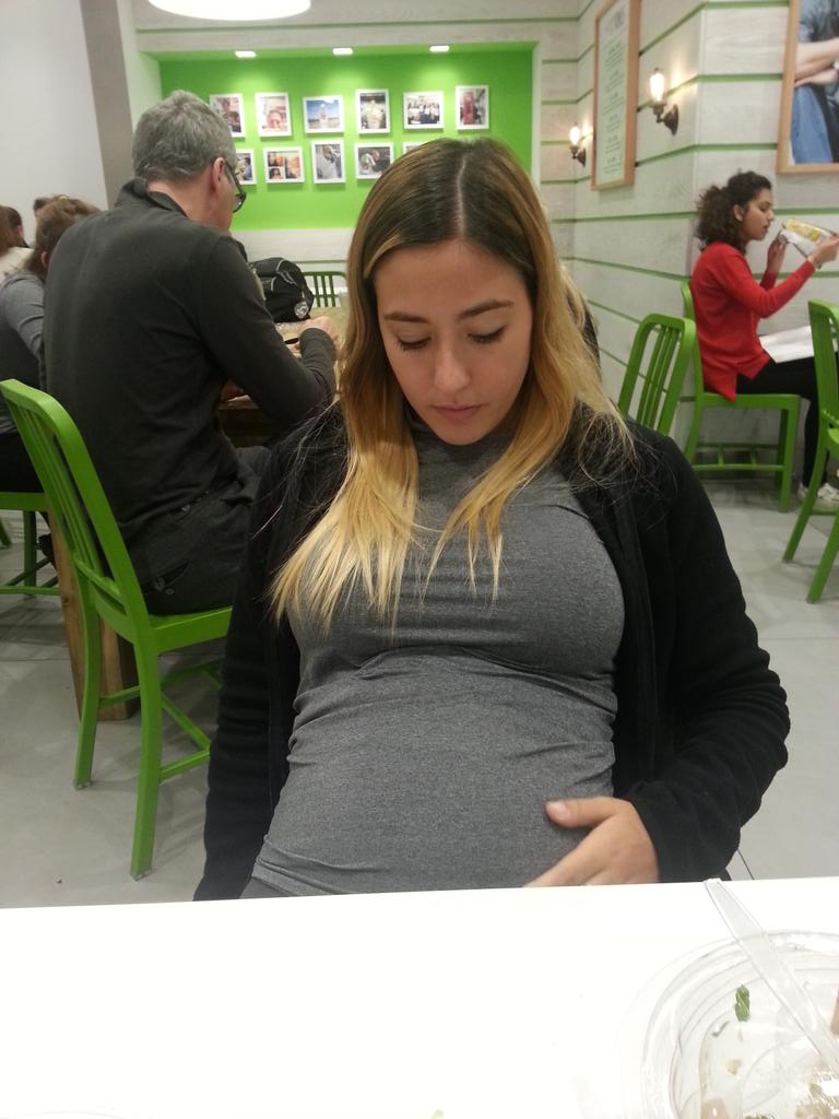 amorenex's tweet photo. Embarazarse de comida chatarra http://t.co/eK2GPEocIJ
