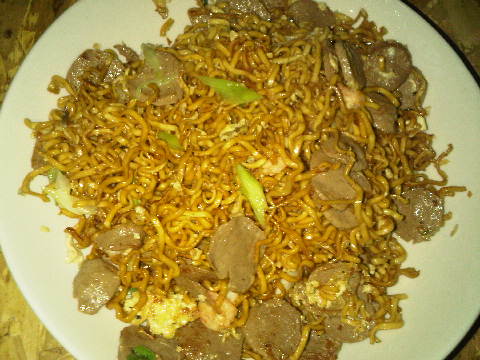 dewdrop_dazzle's tweet photo. Mie goreng http://t.co/gpUUSTTfNW