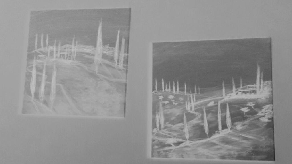 bigdark1's tweet photo. #Swch #Tag4 #Bild4 2 bilder an ner Wand http://t.co/kf2lwqJIGX