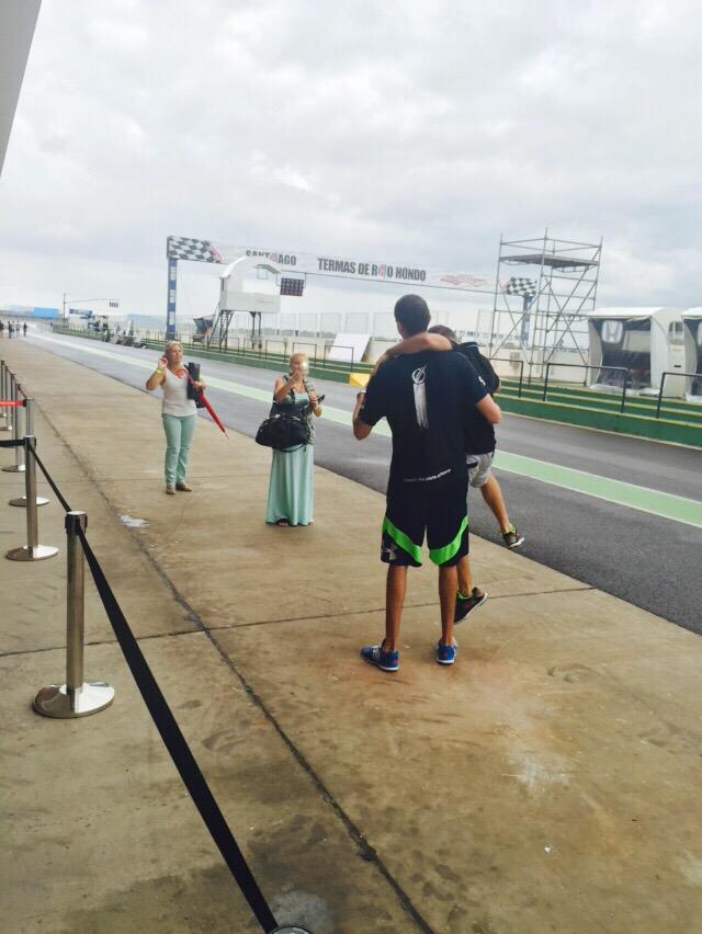 Dusan Borkovic (@ducaborkovic) on Twitter photo It looks like fans in Argentina <a href="/autodromotermas/">Termas de Río Hondo Circuit World</a> are amused with my hight 😀 #WTCCargentina #WTCC It looks like fans in Argentina <a href="/autodromotermas/">Termas de Río Hondo Circuit World</a> are amused with my hight 😀 #WTCCargentina #WTCC