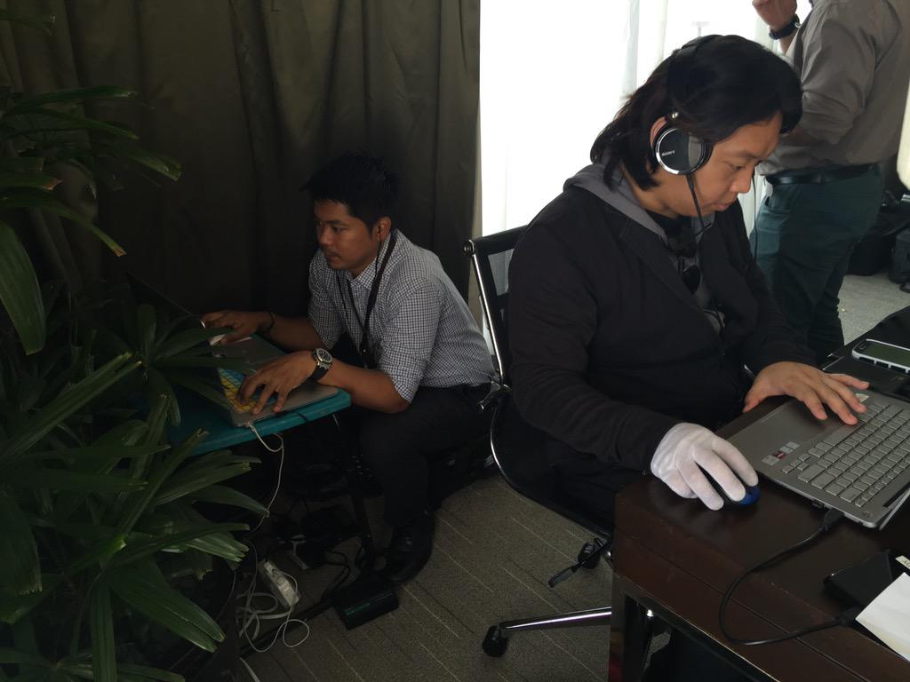 TheFPEREZ's tweet photo. @bobnicolas  meets @michaeljackson editing at a #wedding #bobnicolas #patdyphotography  #photography #videographer http://t.co/7czyQ2ewGh