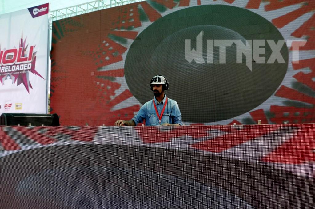 Witnextindia's tweet photo. So It Started With Dj Mel @ Holi Reloaded 2015 http://t.co/lGCjetFzsN