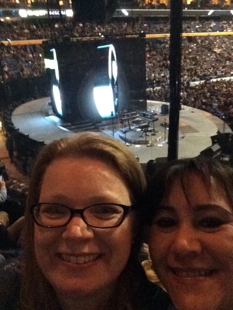 xewynx's tweet photo. #GarthInBuffalo #GarthBrooks #firstniagracenter #freakingawesome http://t.co/GAjmeXEMYY