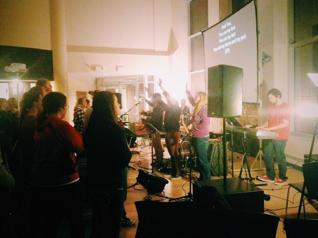 UnkCsf's tweet photo. Technical difficulties won't stop us from worshipping the King. #csfONE #UNK #BrokennessAside http://t.co/2PdQHFEHoP