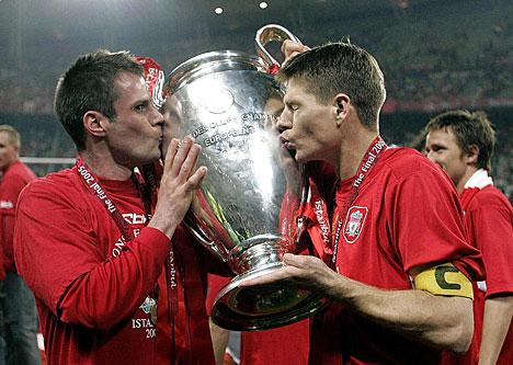 Dan pemain yang paling lama tampil bersama adalah Steven Gerrard dan Jamie Carragher di Liverpool sebanyak 382 kali