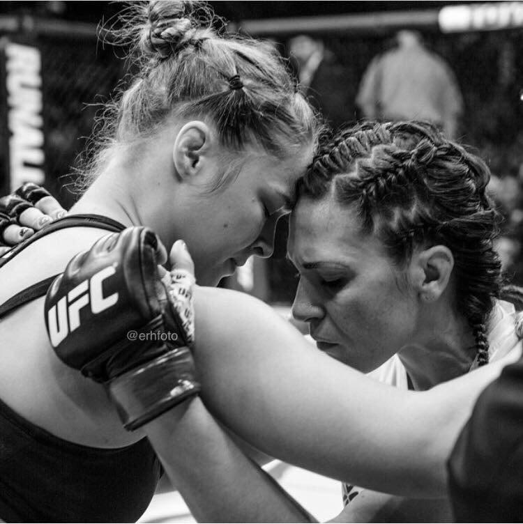 ufc: #Respect

RondaRousey CatZingano 
#UFC184 
pc: Elliott Raymond