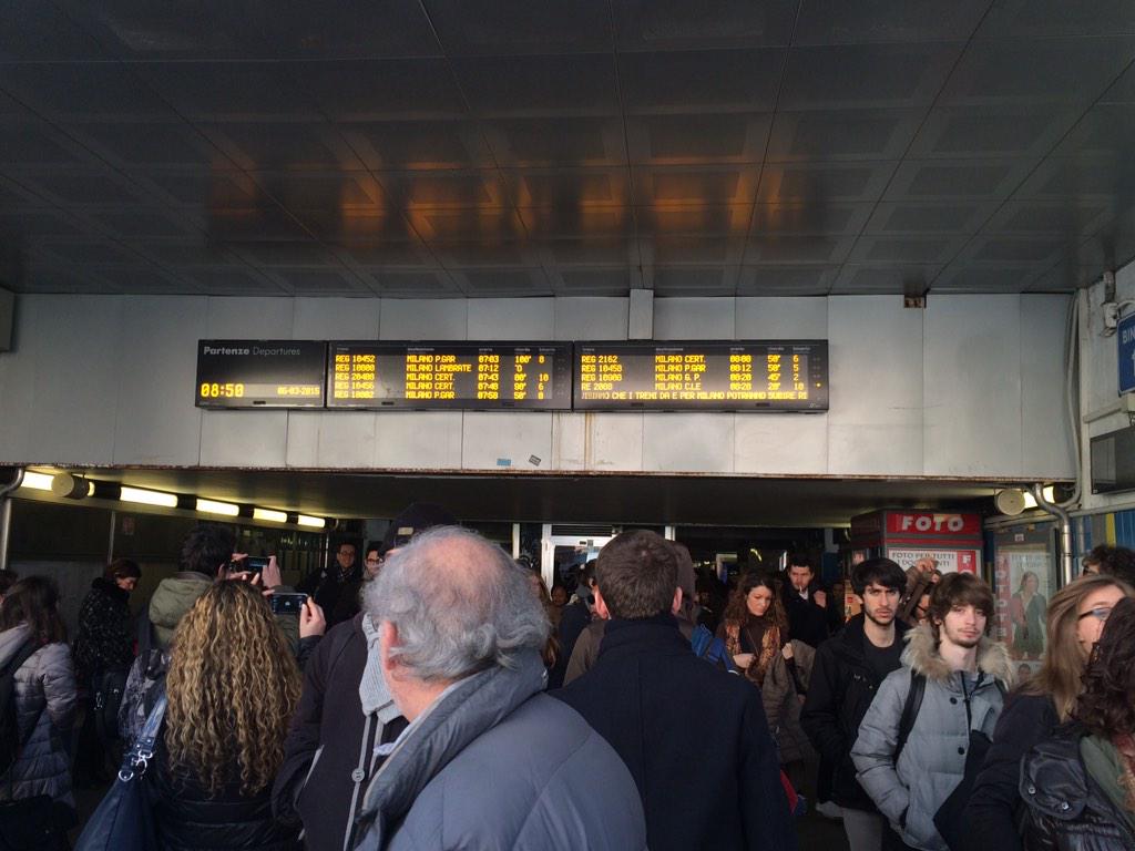 psichelu's tweet photo. "Italia che funziona"! #trenitalia #trenord Finchè la collaborazione non verrà da tutti i lati non cambierà mai nulla http://t.co/O4GlyDVCgA