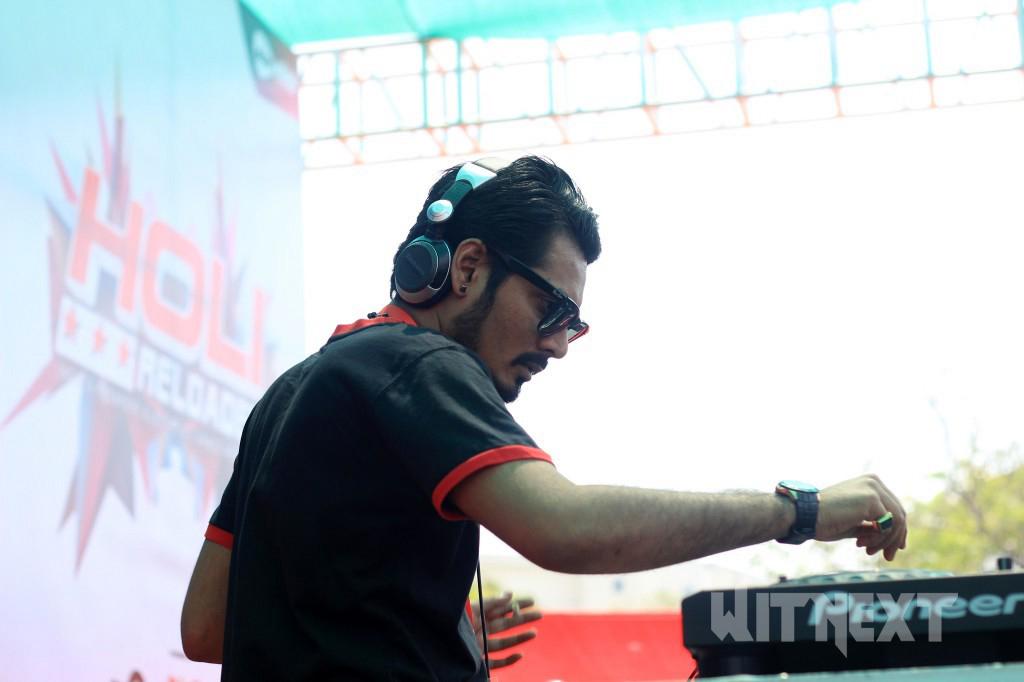 Witnextindia's tweet photo. @HoliReloaded 2015 @iam3rdrock  Amit Makwana http://t.co/d27McgxkmV