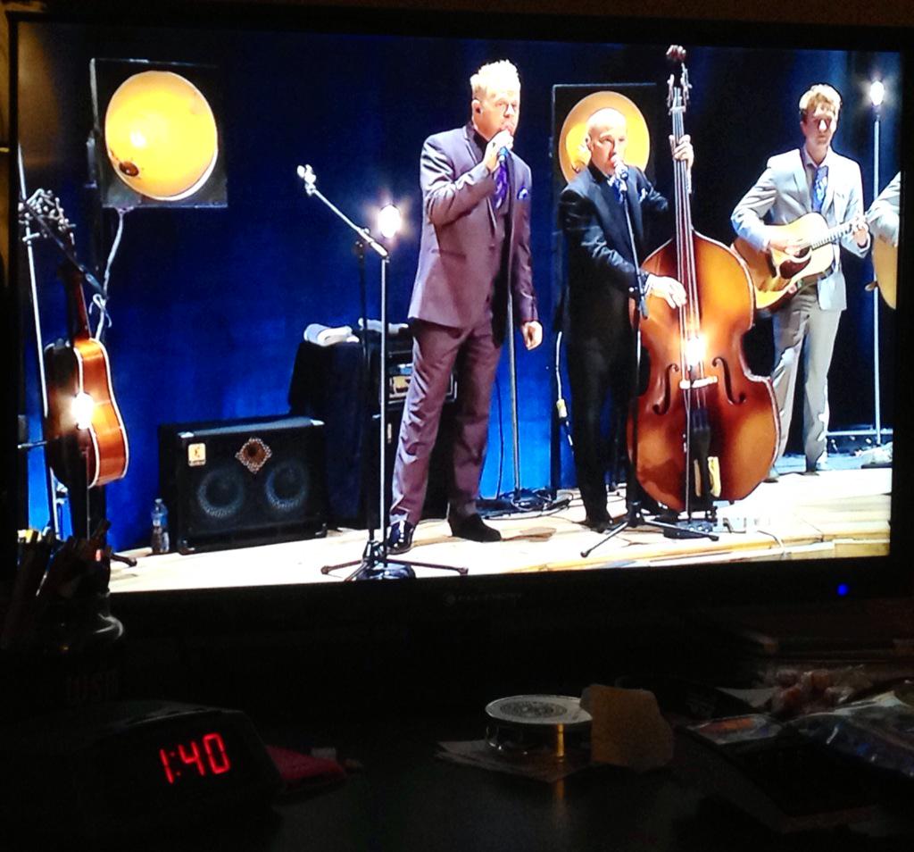 Staying up late but it's worth it for @DaileyVincent on #NPT! It's a great tease for #BluegrassNights at Ryman! 😁🎻🎶