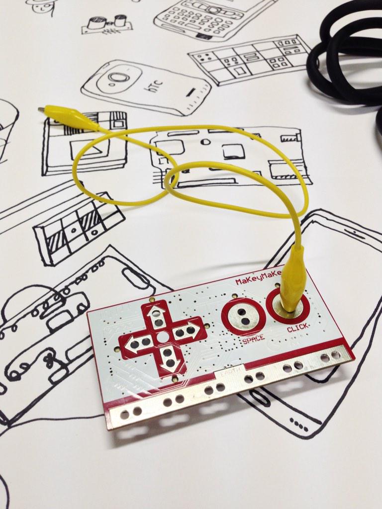 HelloComputerHQ's tweet image. #makeymakey in the office