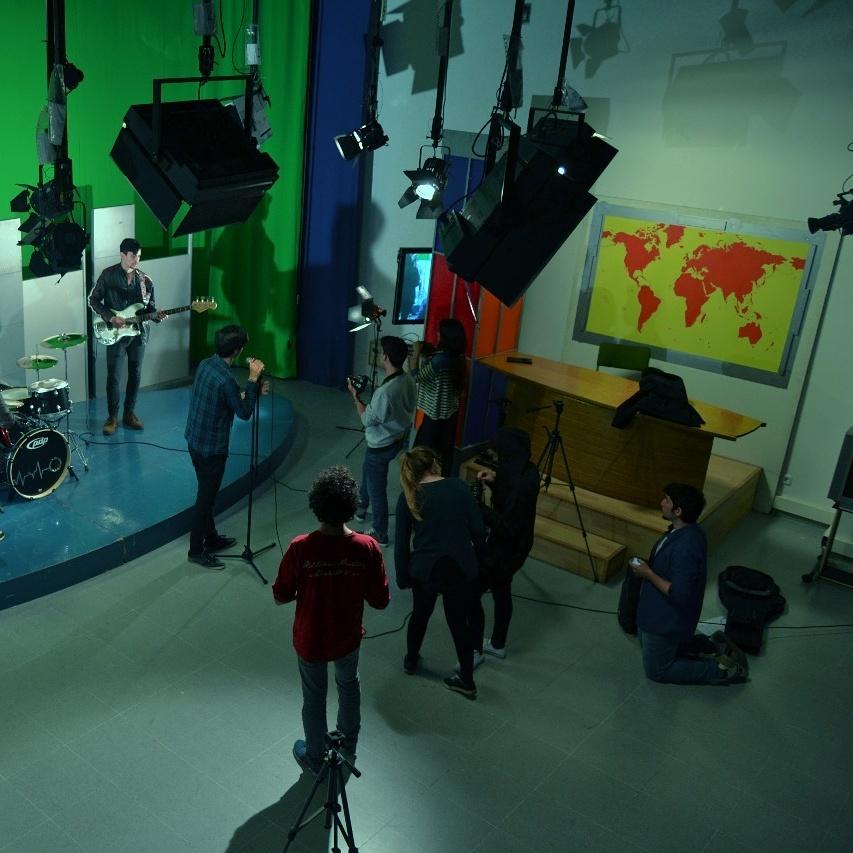 OnzeFilms's tweet photo. En estos momentos tenemos varios proyectos entre manos. Como el primer videoclip de @DelargeBand http://t.co/cg48qdSwv4