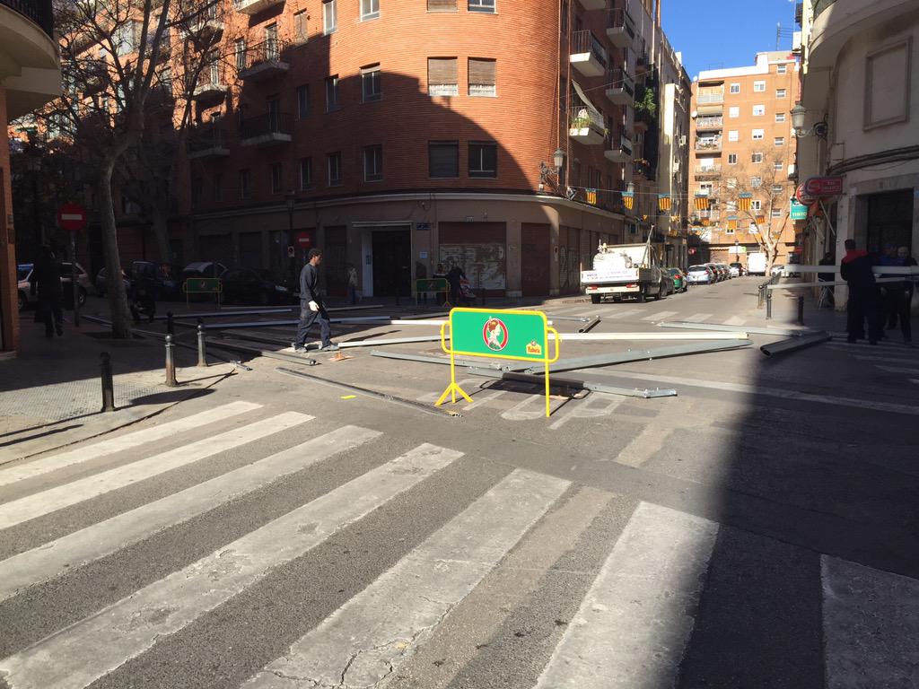 OnlyEvents's tweet image. Comienza el montaje de la carpa en la Falla Baron de Patraix.