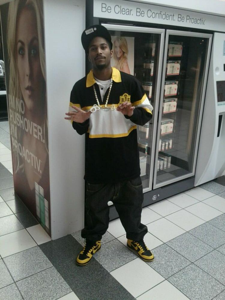 1lg_Carivi's tweet image. New Midwest artist unsigned check me out New mixtape B.F.F. Best Friends Forever/ Betrayed For Fame #1lg #teamglasses