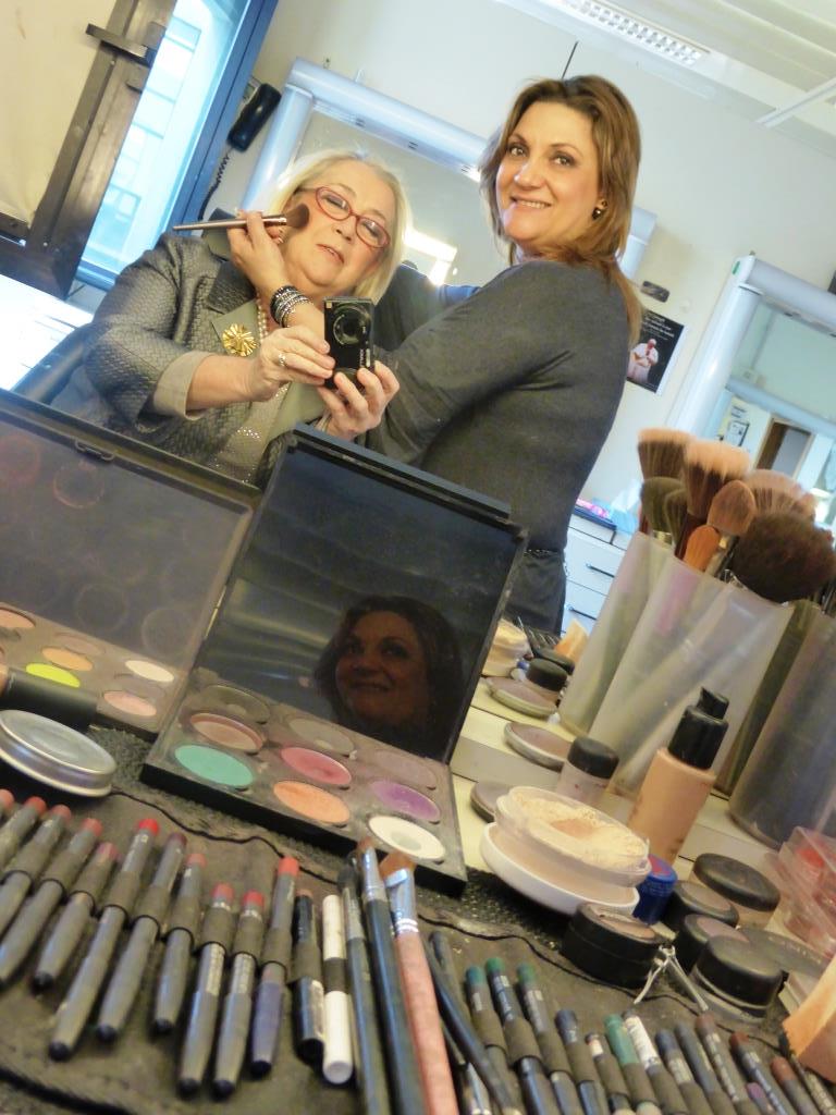 news_donatella's tweet photo. Con il #truccoparrucco per la #videochat  sulla Rai ho fatto la #diva. #primadonna per 1 volta http://t.co/YOuOH5JF1F http://t.co/ygs9QWoAJB